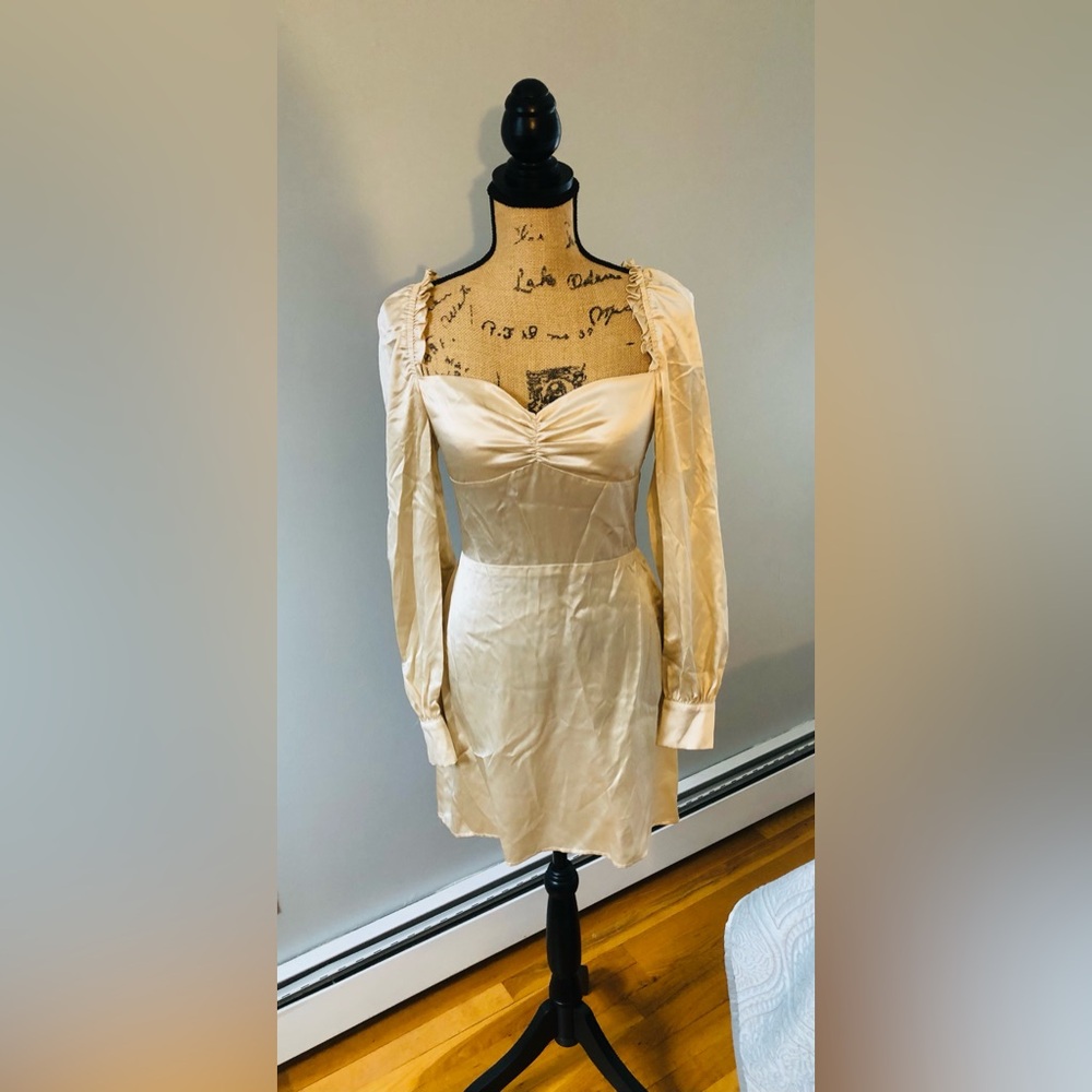 REFORMATION SILK PUFF SWEETHEART NECKLINE MINI DRESS IN CHAMPAGNE SIZE US 8